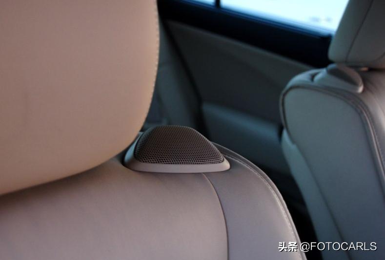 丰田皇冠4.3LSaloonVIP实拍，座椅上小喇叭叫高级，售价89.96万