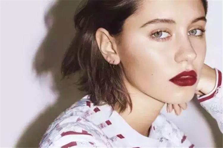 涂口红烂嘴了怎么办,涂口红总是沾杯教你小窍门