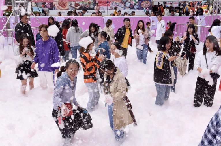 鏄嗘槑澶ф偊鍩庡効绔ヨ妭 (鏄嗘槑鍏竴鍎跨鑺傚ぇ鎮﹀煄)