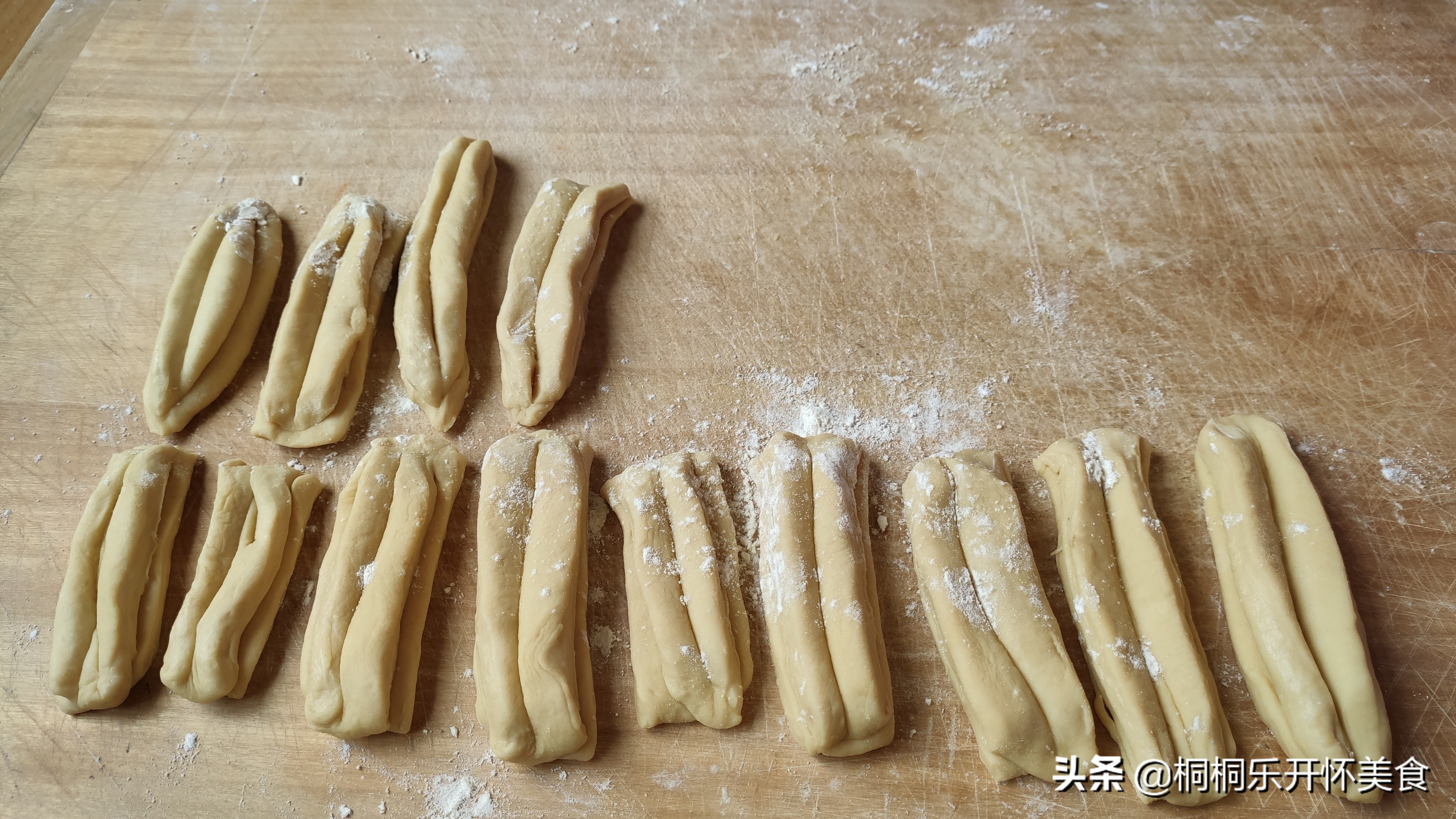 无矾油条怎么做到蓬松酥脆,自制油条蓬松酥软冷藏一夜