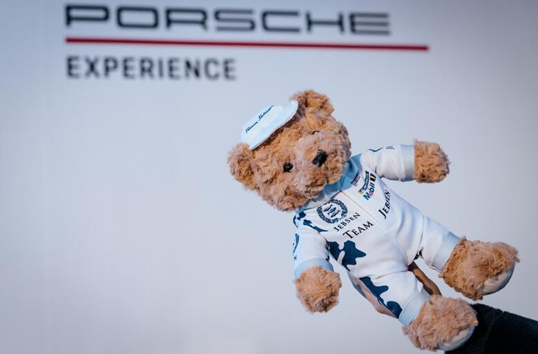 保时捷911turbos漂移,保时捷panamera雪地模式怎么开