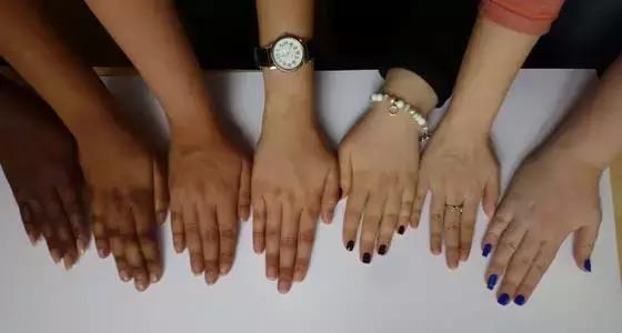 黑黄皮显白指甲油,黄黑皮裸色指甲油怎么选