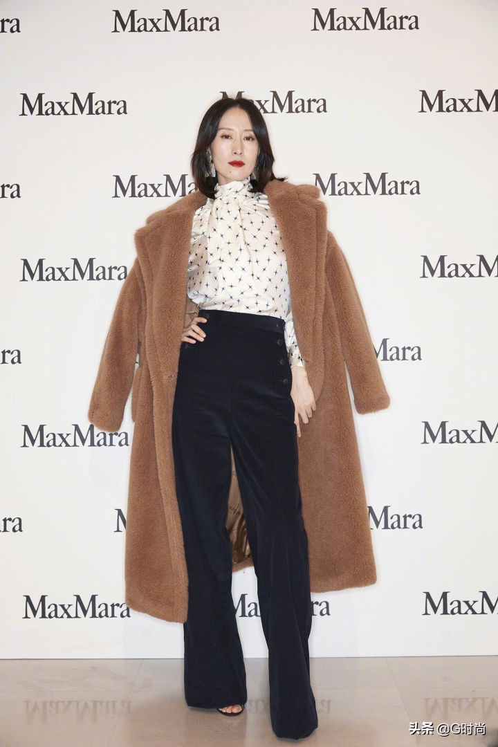 复古风潮来袭这件灯芯绒很火,红色灯芯绒复古风搭配