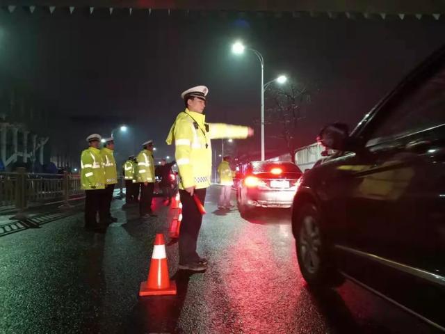 驾驶证违章没有处理能清分吗,驾驶证违章已清零怎么还显示扣留