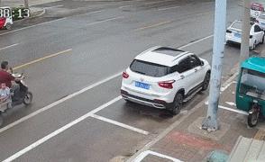 孕妇骑车撞到行人,孕妇骑车摔倒没有碰到肚子