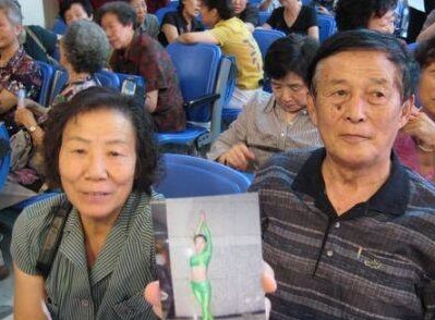 周冬雨：出道即巅峰，成最年轻双料影后，背后却离不开这两个男人