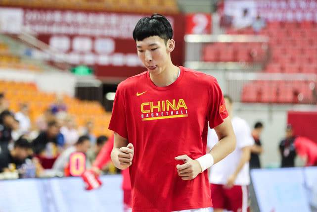 周琦和对手爆发冲突,周琦与对手大规模冲突