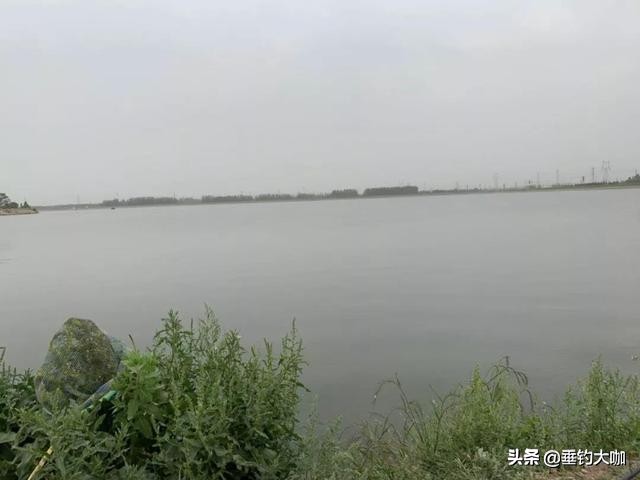 在家没事制作钓鱼浮漂,没事自己制作一根钓鱼竿