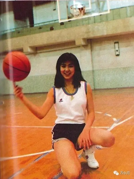 54岁王祖贤美图,亚洲第一长腿女星周慧敏