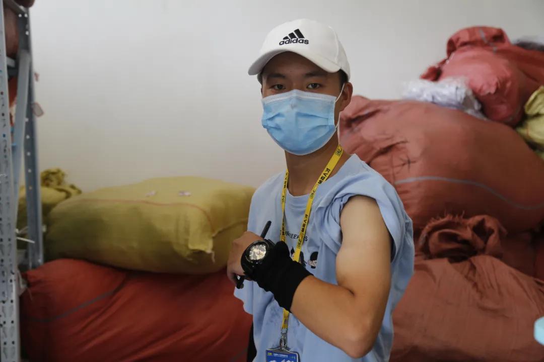 「我爱你,纳杰」高温下的坚守奋斗者的姿态