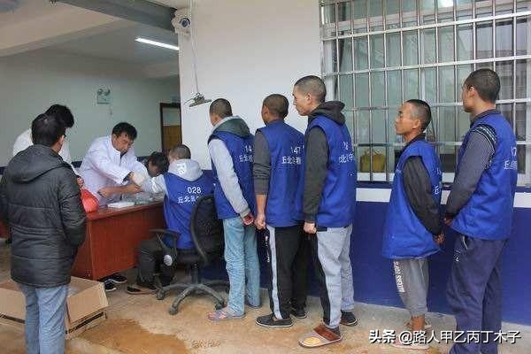 犯人在看守所生病怎样申请看病,人在看守所生病了谁负责任