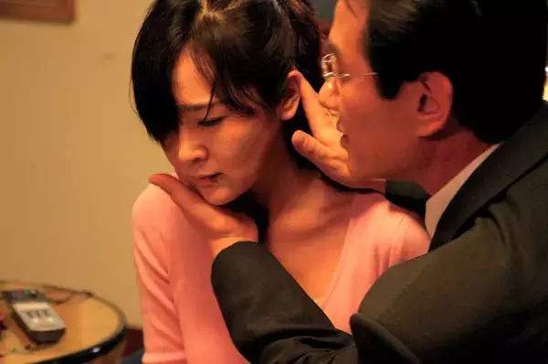 女人，遇到家暴，就应该像朵拉这样，不仅解气，还能拿到全部财产