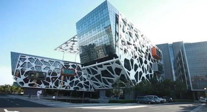 中国最有钱的人马云排第三,中国三马马云马化腾