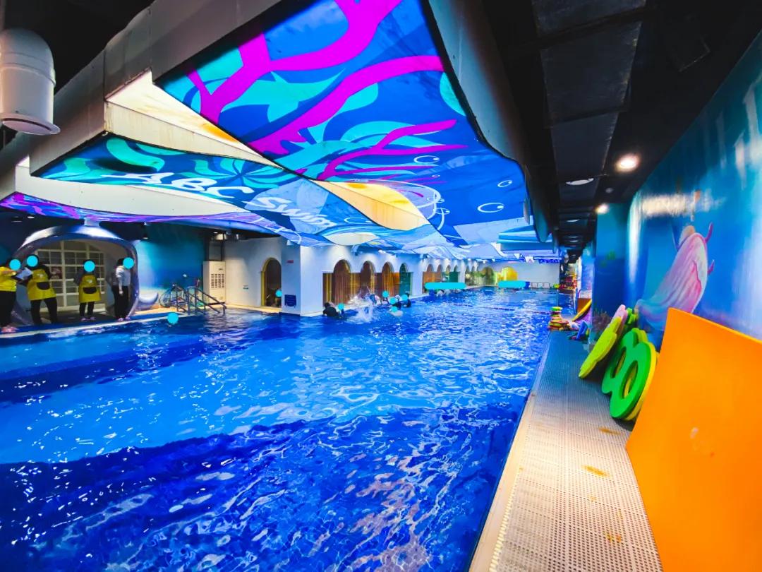 和娃一起学游泳,这家亲子游泳馆真的适合遛娃