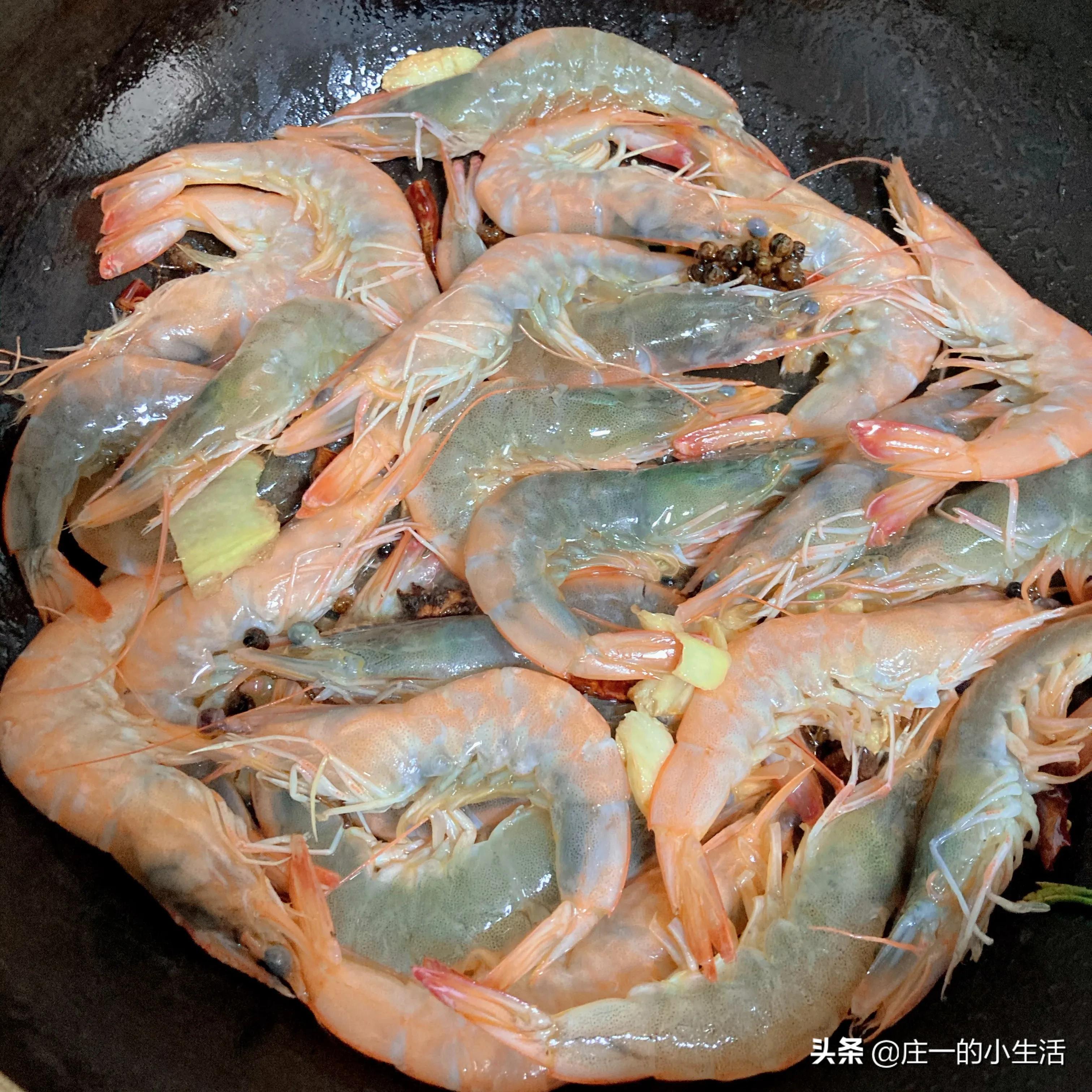 牛肉不敢吃，羊肉吃不惯，猪肉吃腻了，今天炒盘虾换换口味