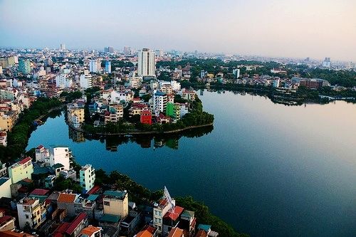 为何成捆人民币在越南当街摆放？去越南首都可以直接使用人民币