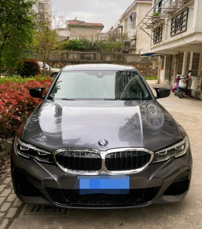 2020款宝马320lim运动,喜提2022款宝马320li炭黑