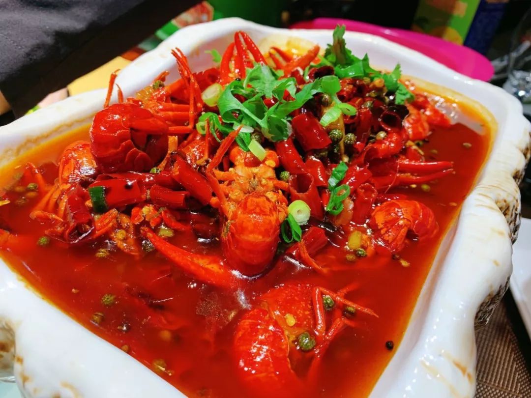 大片腰子头刀胸口，小龙虾38、乳山生蚝20一大锅，长春合隆这店行