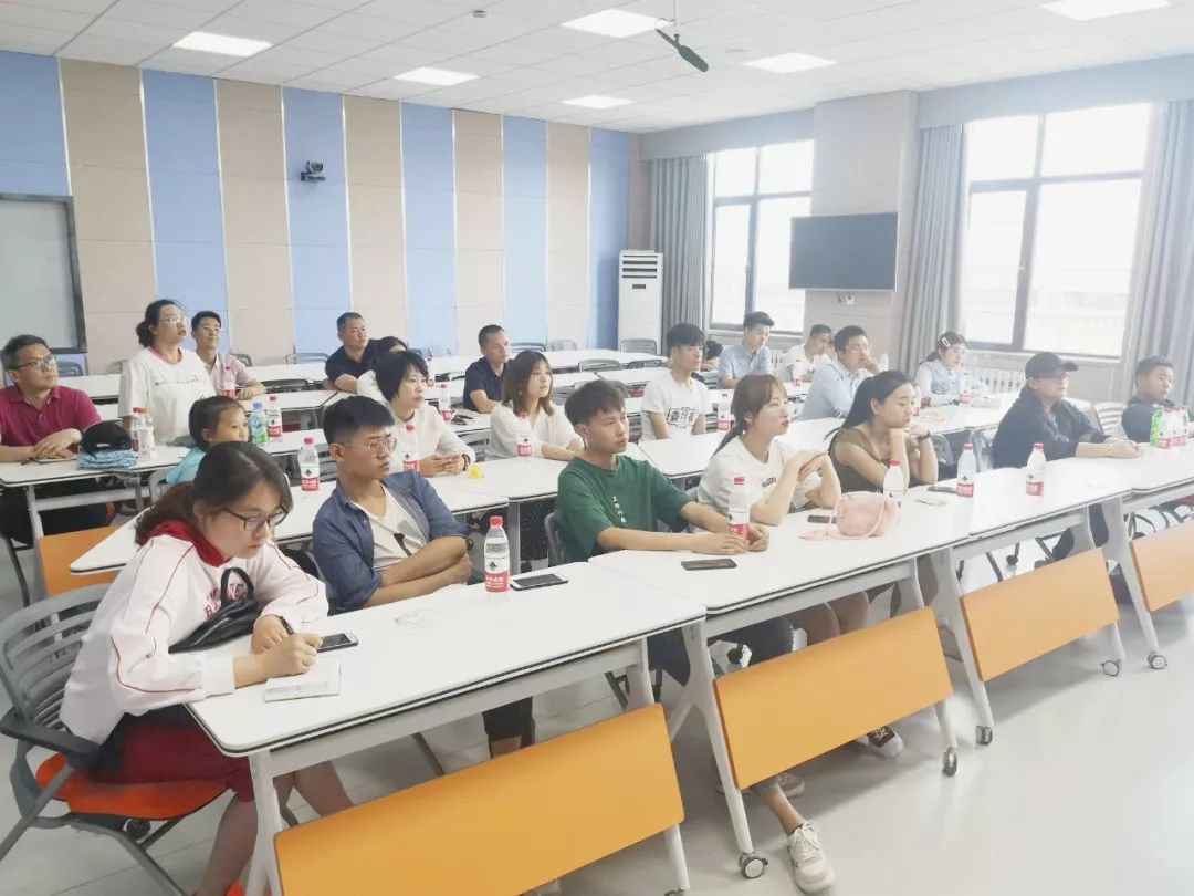 “汇聚爱心，共筑大学梦”---看网教师生将爱与善传递