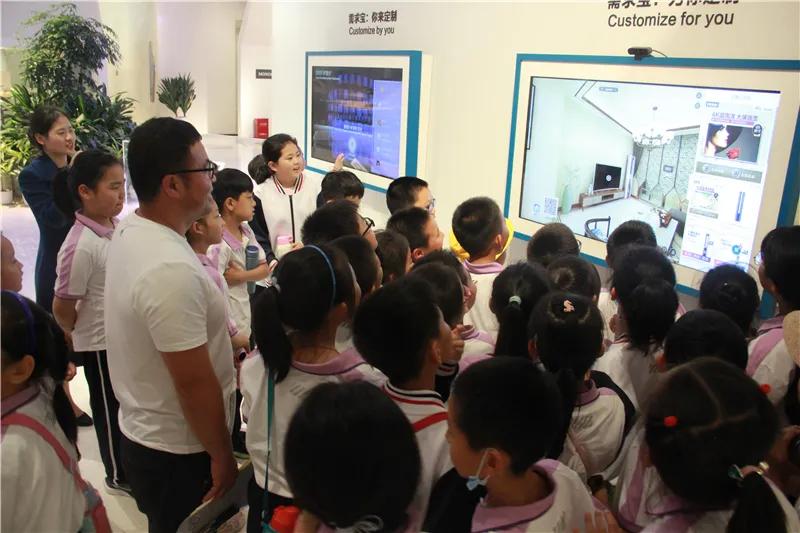 让教育和生活相连——青岛枣山小学开展年级研究性学习活动