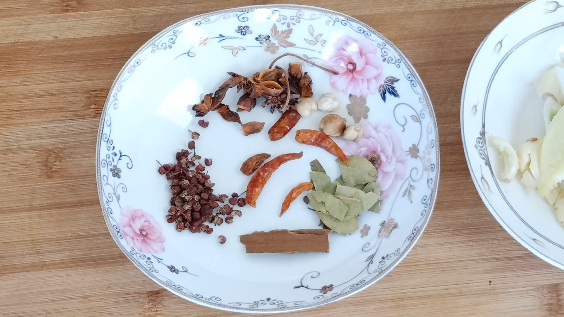 炖鱼一般用什么鱼好吃,不论炖什么鱼最忌放这2种调料