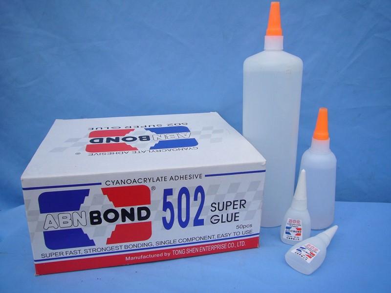 如何去除衣服上的502胶水硬块,衣服被502胶水粘住有什么方法清理