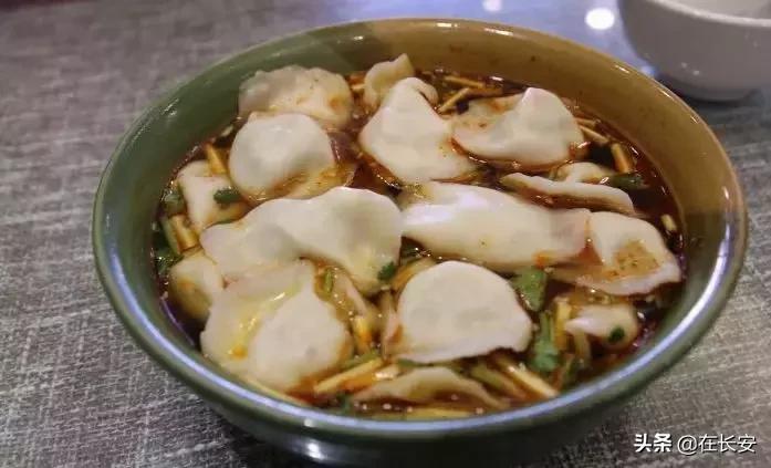 钟楼旁这条890米的老街，藏着一天吃三次都不会腻的馆子！