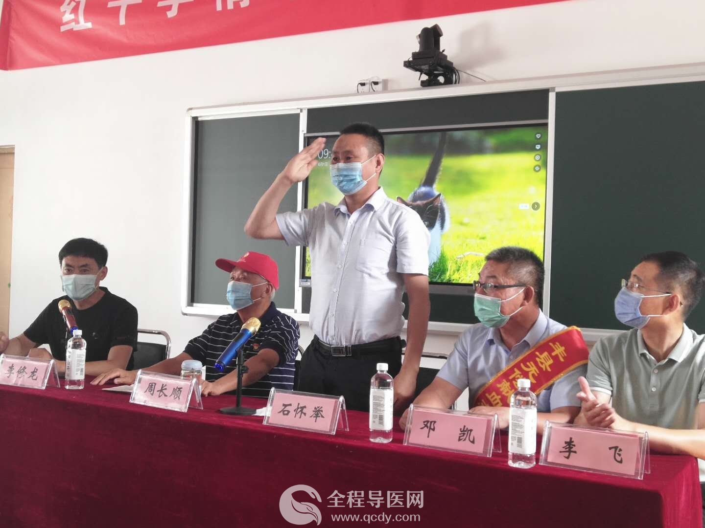 徐州“大儿童”献血过六—,丰县献血队为小学生捐赠送关怀