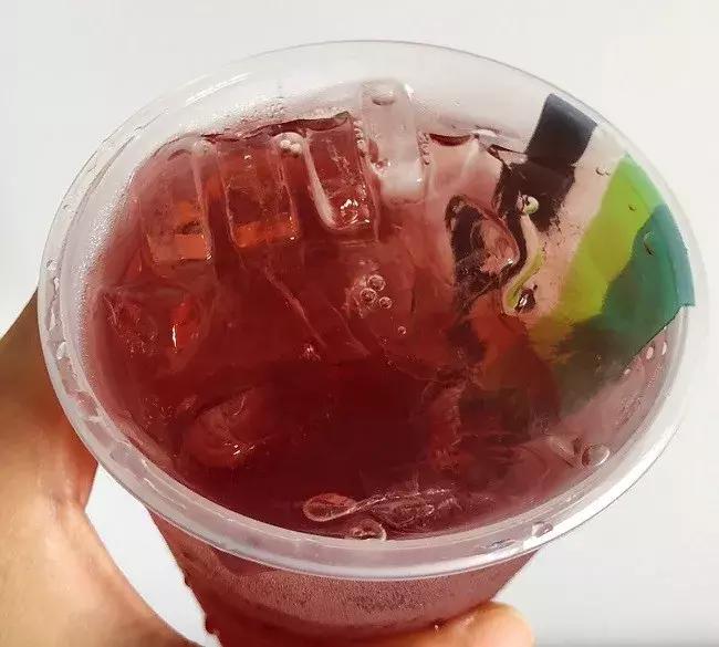 星巴克玩味冰调第二杯半价,星巴克玩味冰调混合一起喝