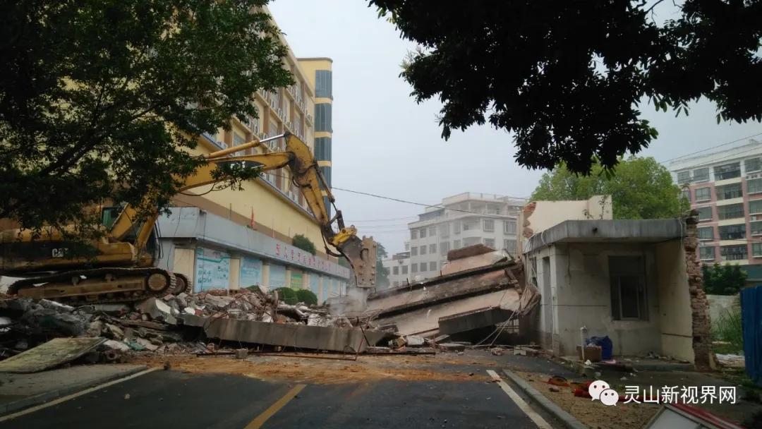 广西灵山县灵山中学新校门,满满的都是回忆学校