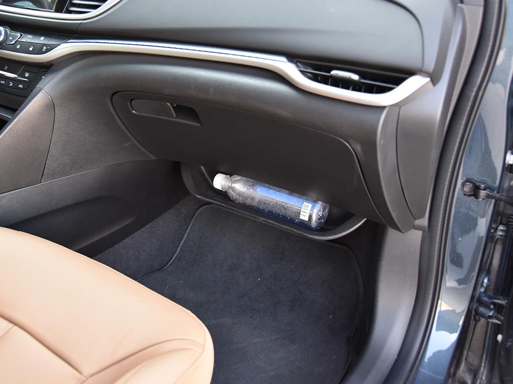 吉利pk合资车,吉利帝豪vs别克gl8