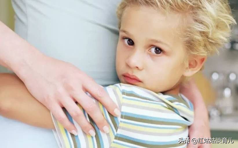 孩子很胆小家长如何帮助宝宝克服,怎样让宝宝内向活泼开朗