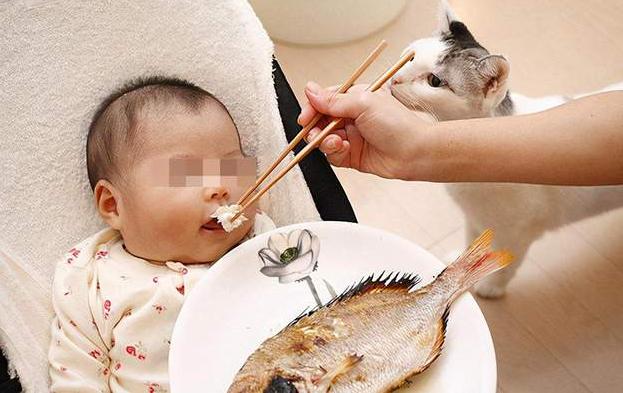 孩子被鱼刺卡喉咙妈妈可以这样做,小孩被鱼刺卡喉咙了怎么办