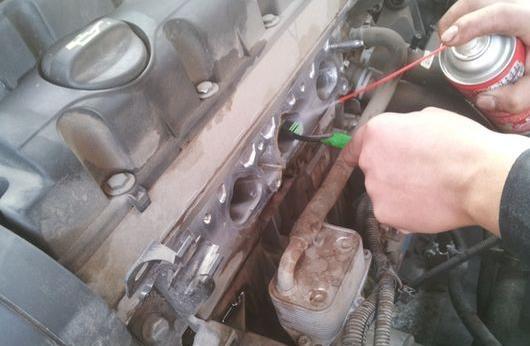 汽车越开越没劲？老司机：多半是这个零件的毛病，自己清理就搞定