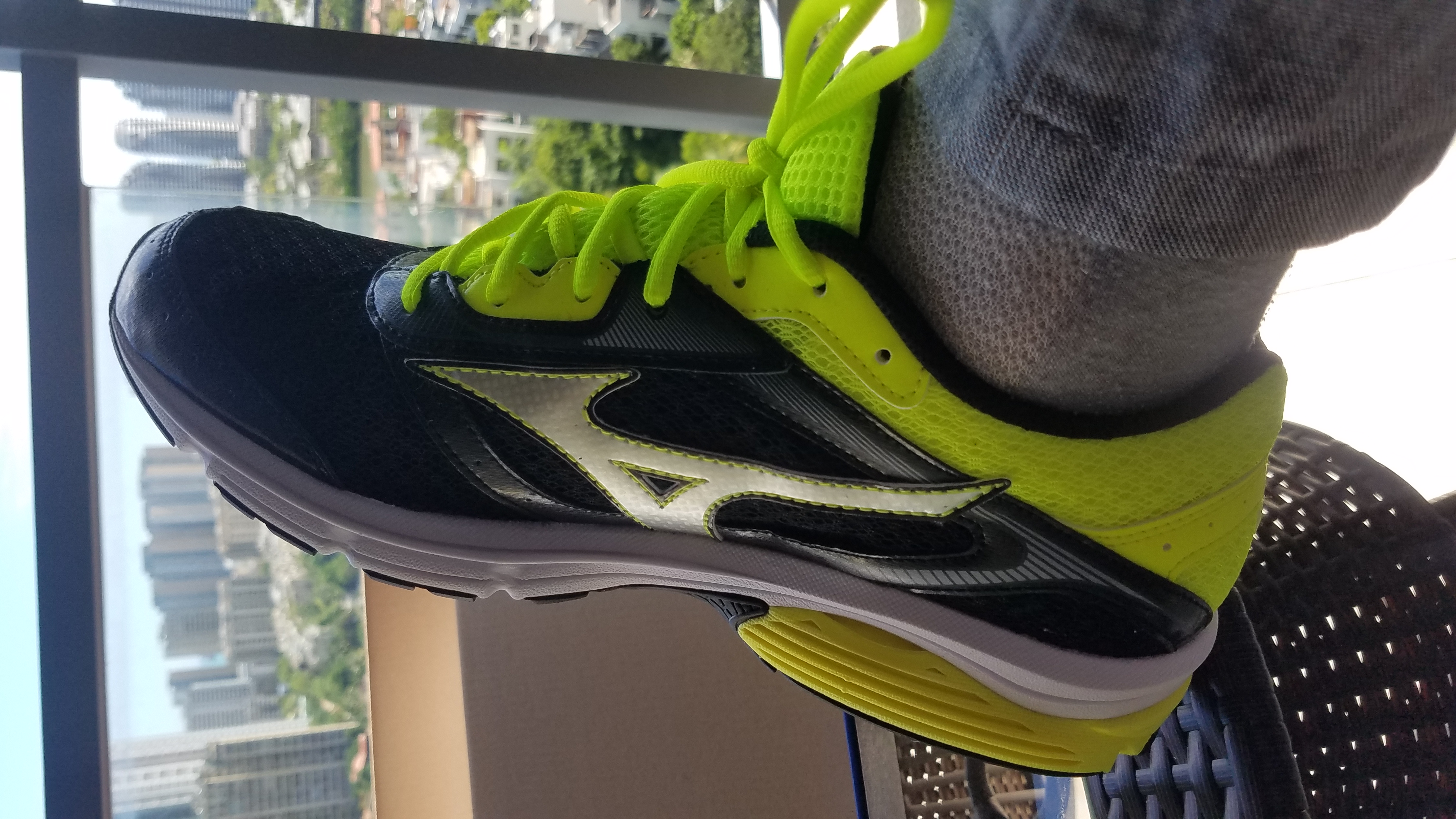 美津浓跑步鞋好不好,美津浓最透气的跑步鞋