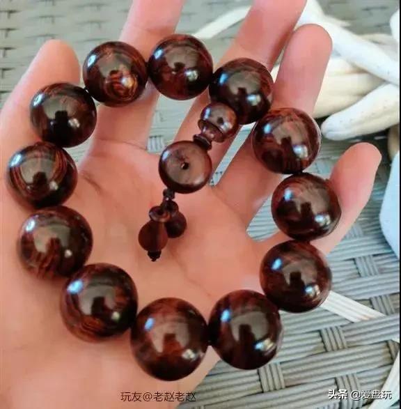 纯手盘玩一年的核桃,文玩手盘和机刷哪个值钱