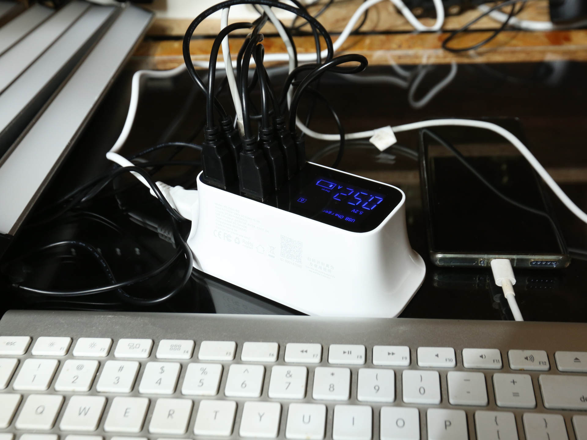 多口usb充电器测评,图欧索四合一无线充电器