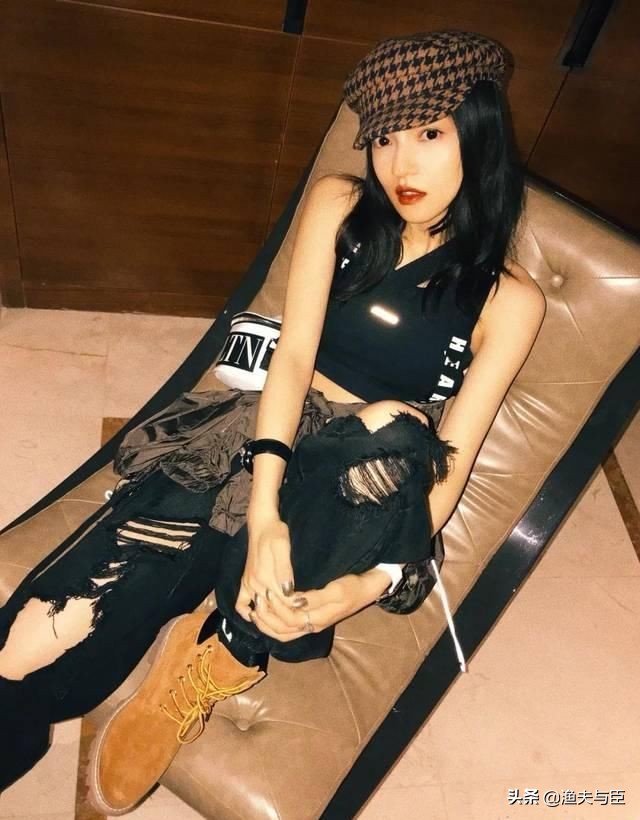 “过气”十年，凭什么她发个问号也能上热搜？