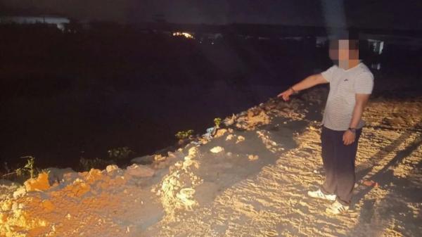 珠海一男子开车冲在海里,珠海一男子开车冲到海里