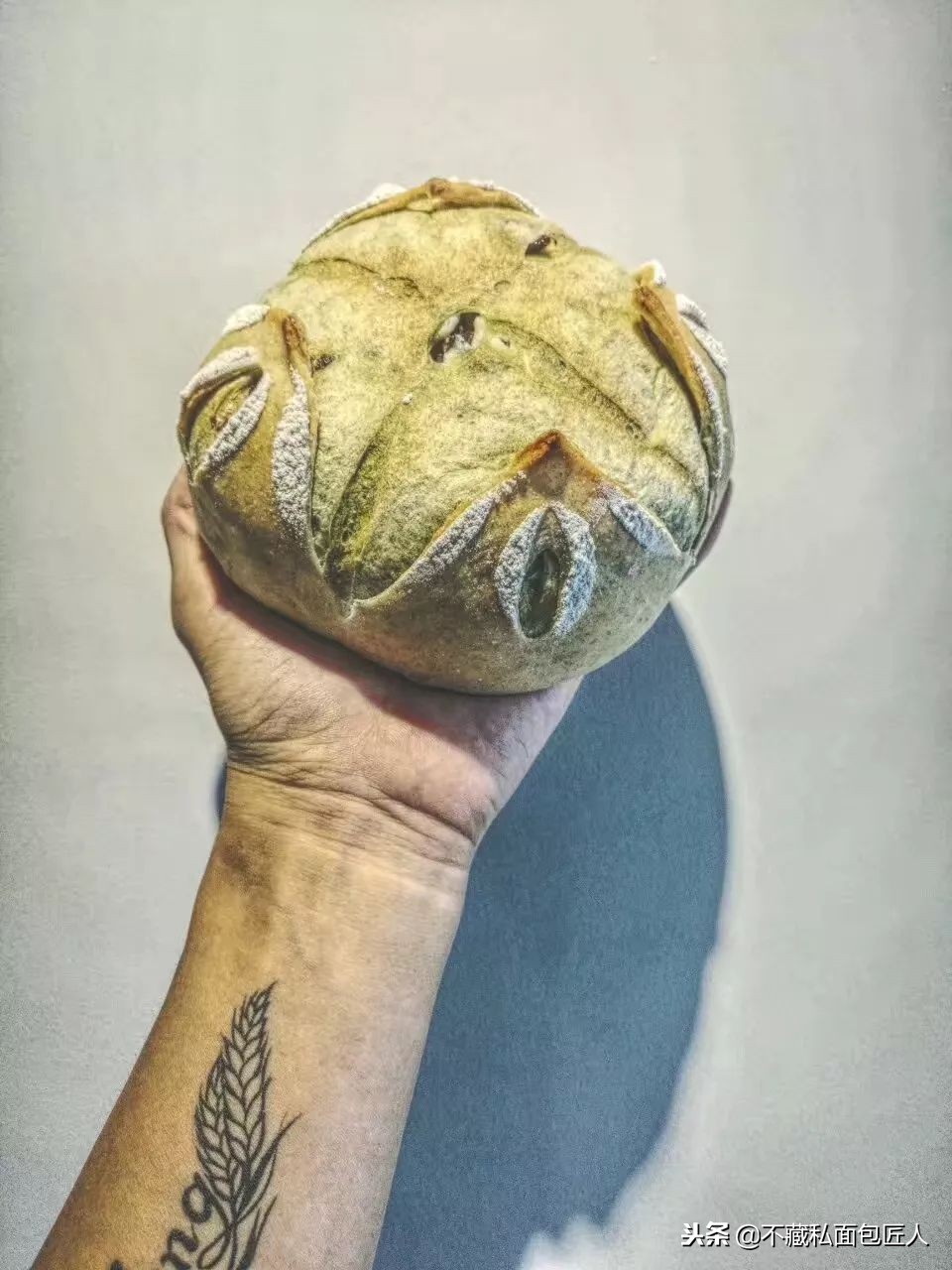 这位面包师“不务正业”,却做得一手好面包