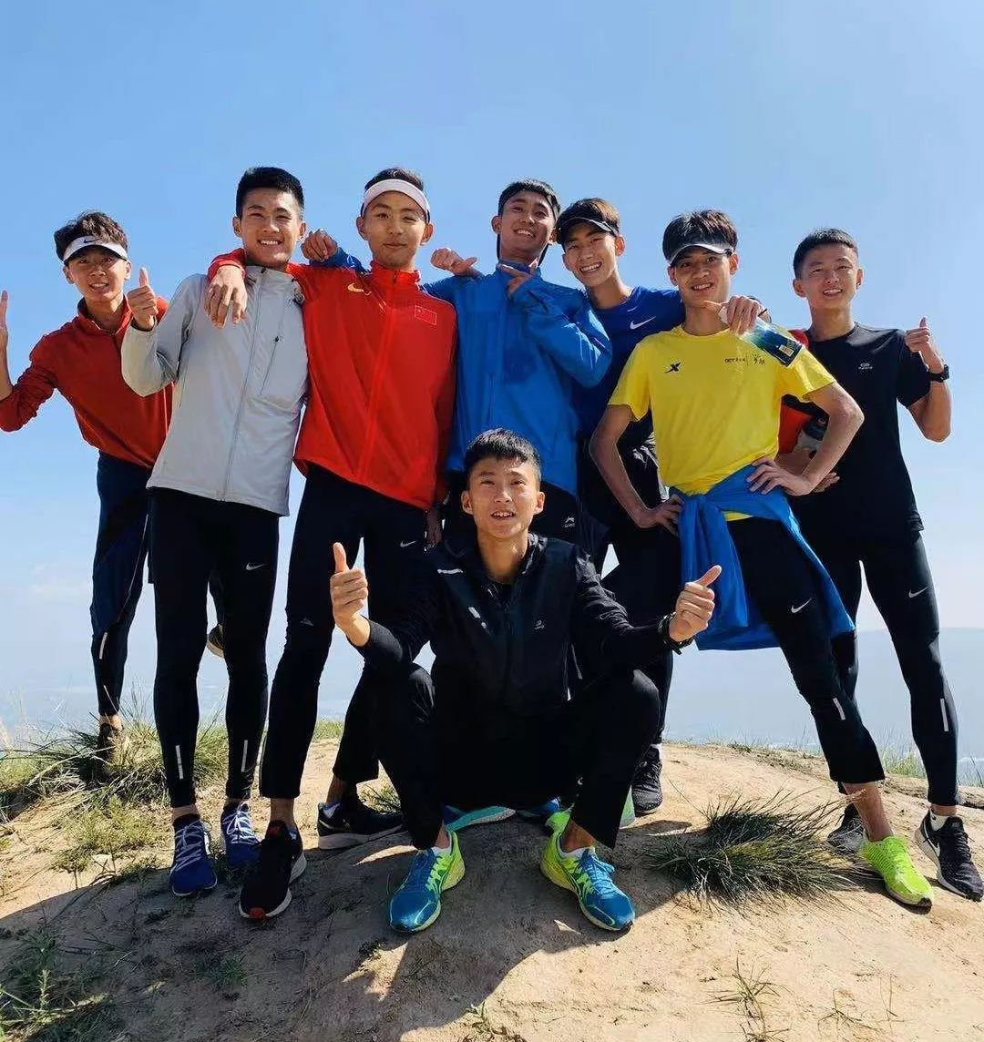 20岁小将王东辉半程“飚出”65分50秒，恩师郑凯谈中长跑基础训练