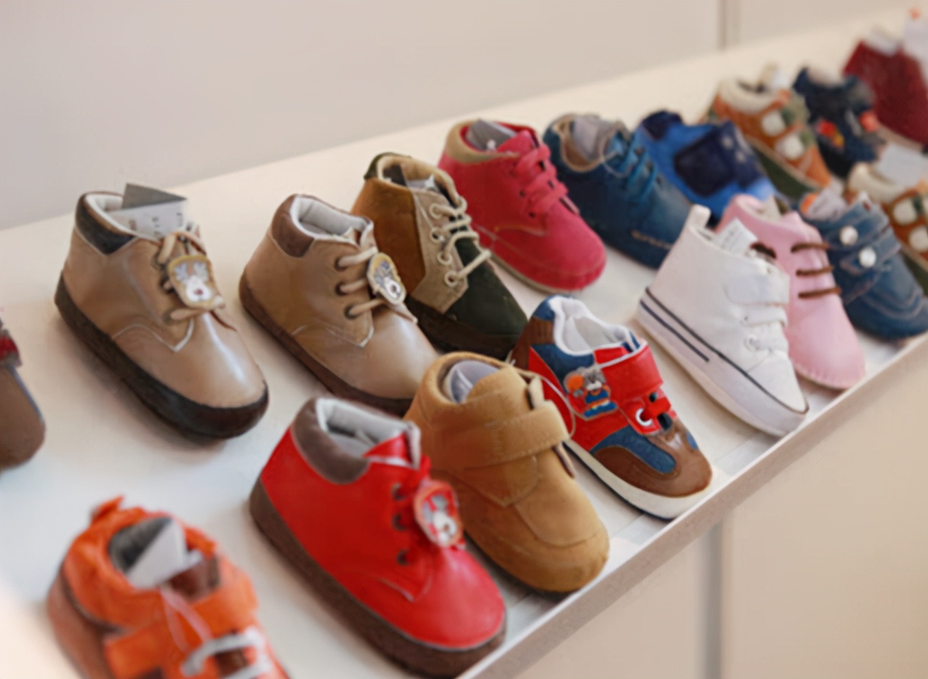 央视曝光童鞋致癌物超100多倍,儿童雌激素超标