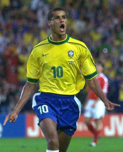 巴西足球十大巨星,巴西足球巨星罗纳尔多
