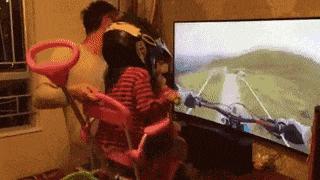 我在学校超市买了一包南京煊赫门收了我19块,我该怎么举报