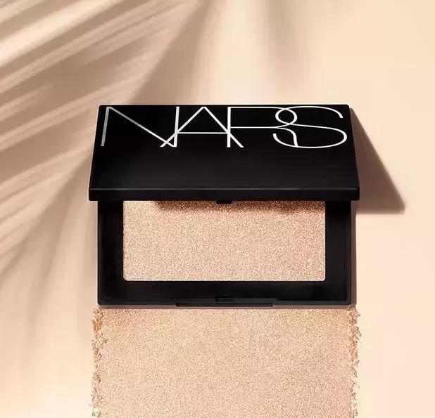 蒜头鼻怎么才能修成精致小翘鼻,如何让自己的蒜头鼻变成小巧鼻