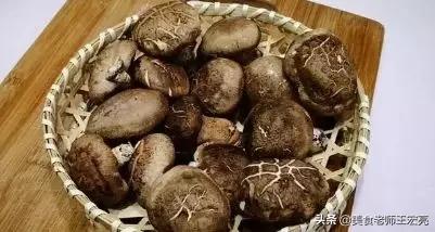 洗香菇只用盐可以吗,香菇只用清水洗可以吗