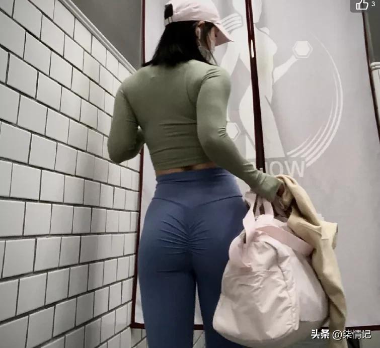 蜜桃臀挺翘饱满，是她成为无数宅男的梦中情人