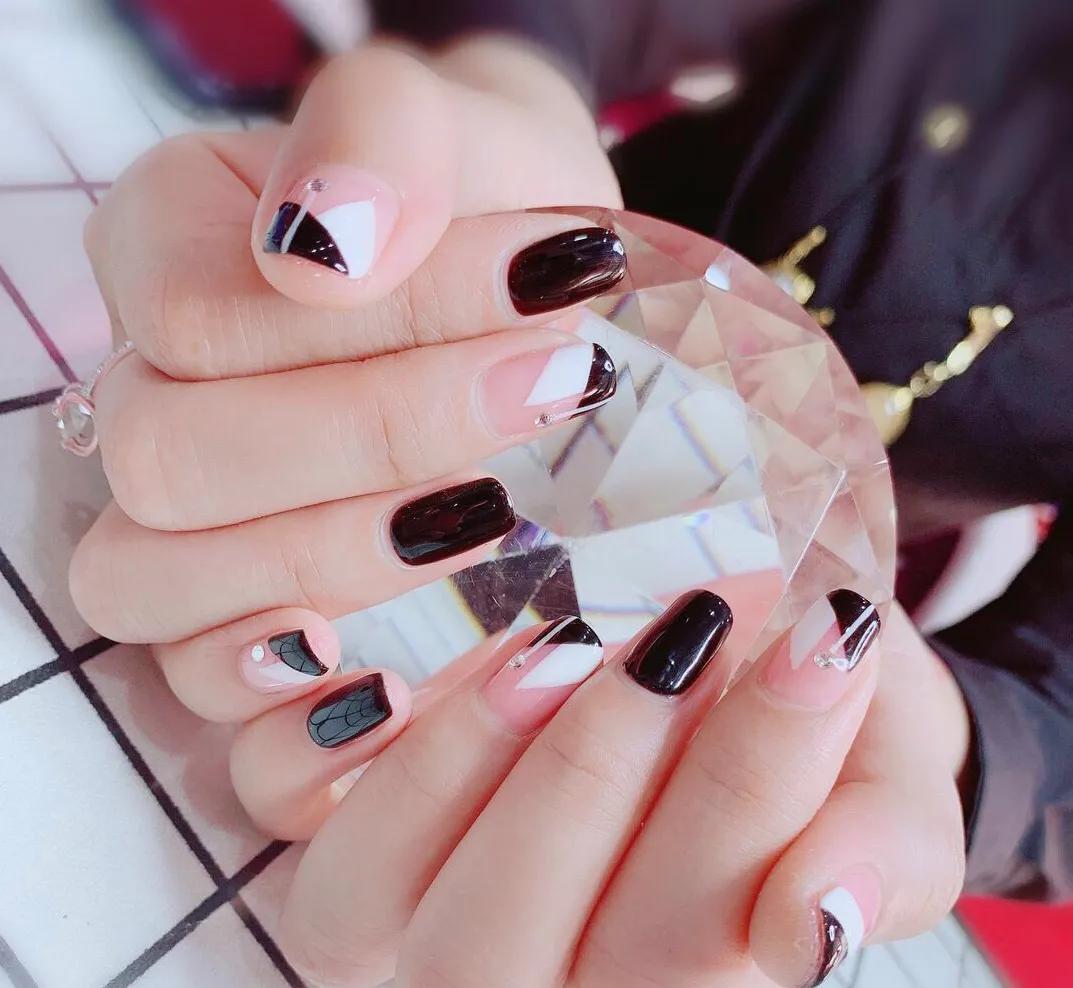 有一种颜色叫blackpink,blackpink黑色火焰美甲