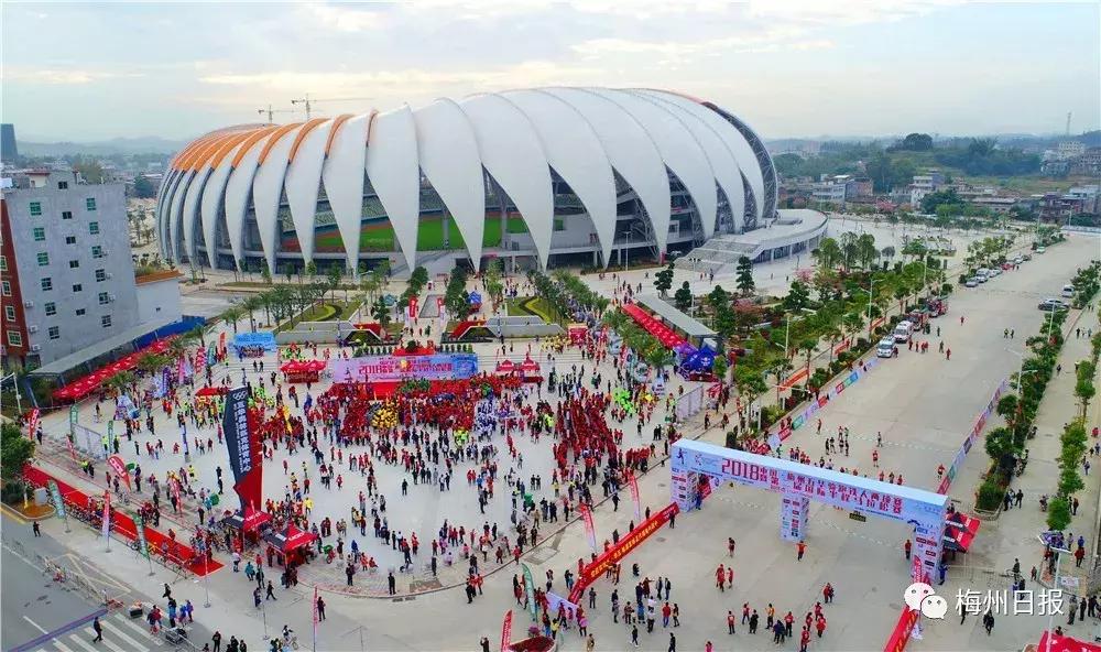 浜斿崕瓒崇悆涔嬩埂鍥剧墖,瓒崇悆涔嬩埂