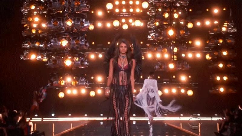 维密秀最震撼的一场刘雯,维密2016年度秀完整视频